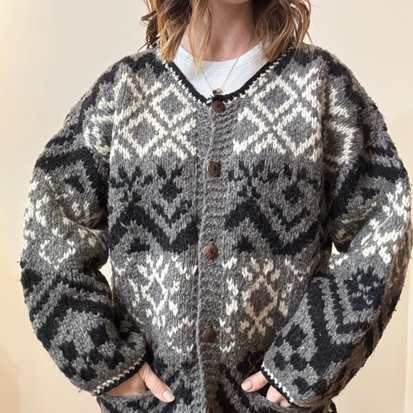 🎱 Vintage ONE OF A KIND handmade in Ecuador wool cardigan - Picture 7 of 8
